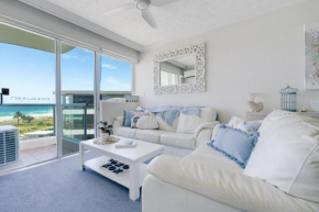Stunning 2-BR Waterfront Apartment in Palm Beach!